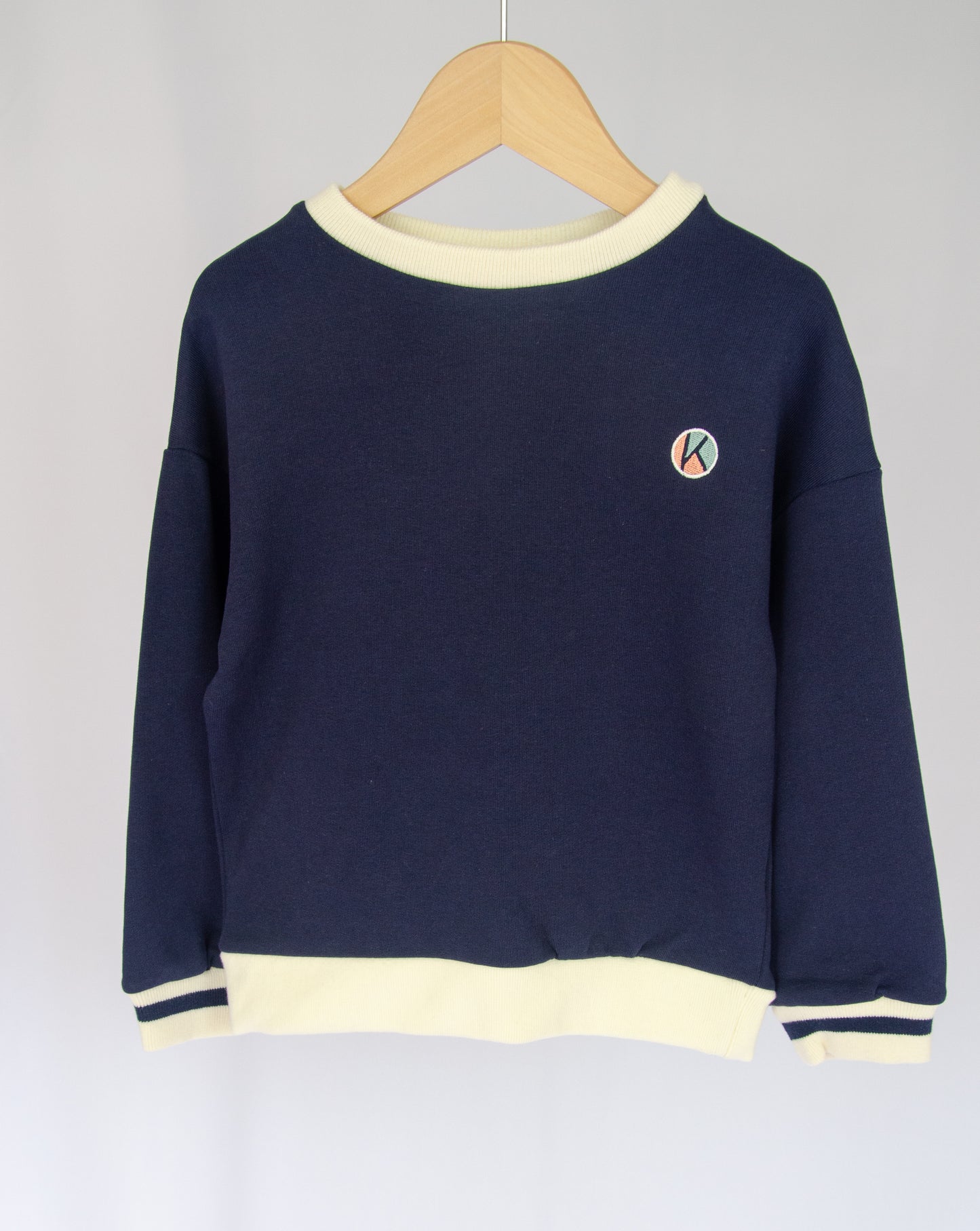 Lässiges Sweatshirt – Marineblau